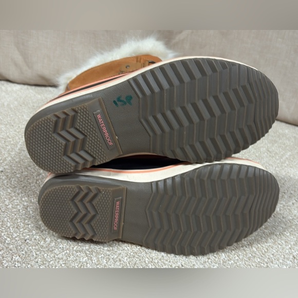 Sorel Joan of Arctic Boots in Tann with Pink Laces in Size 6 - Picture 5 of 6